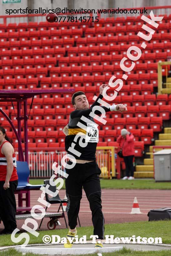 Mens under-20s shot putt, North Eastern Track and Field Champs, Gateshead Stadium. Photo: David T. Hewitson/Sports for All Pics